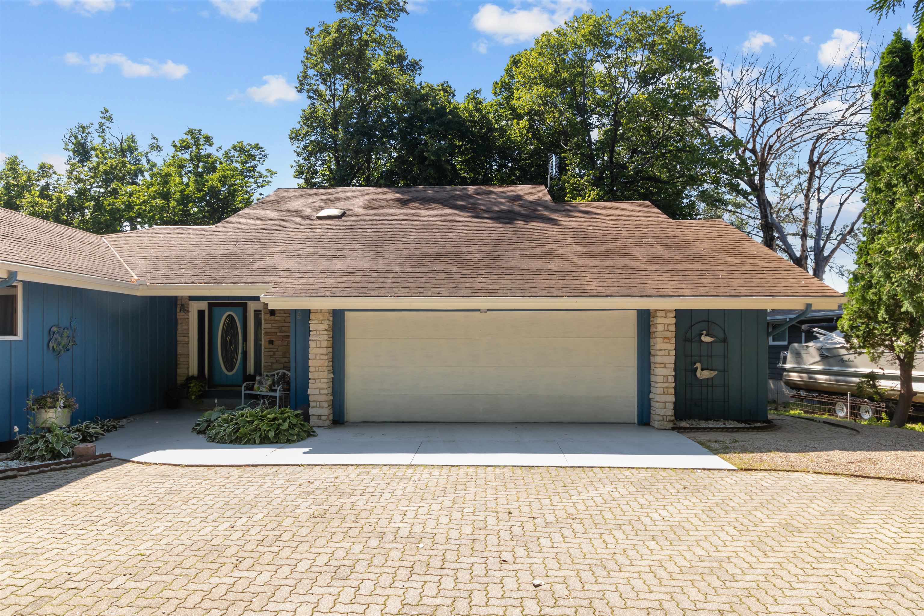 Property Photo: 1096 Lakeshore Drive WI 54952