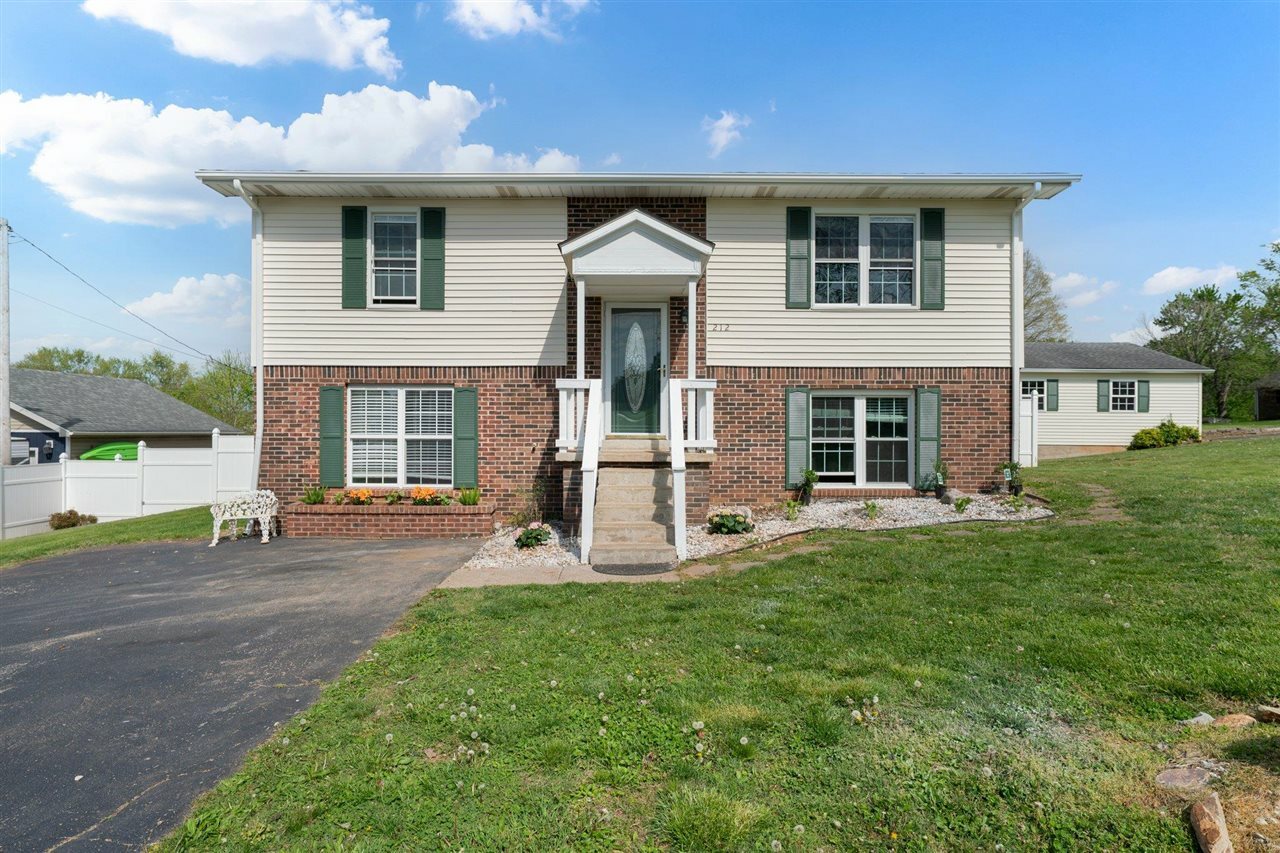 Property Photo:  212 Country Wood Place  KY 42101 