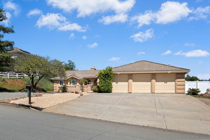 Property Photo:  3007 Calle Mesquite  CA 91935 