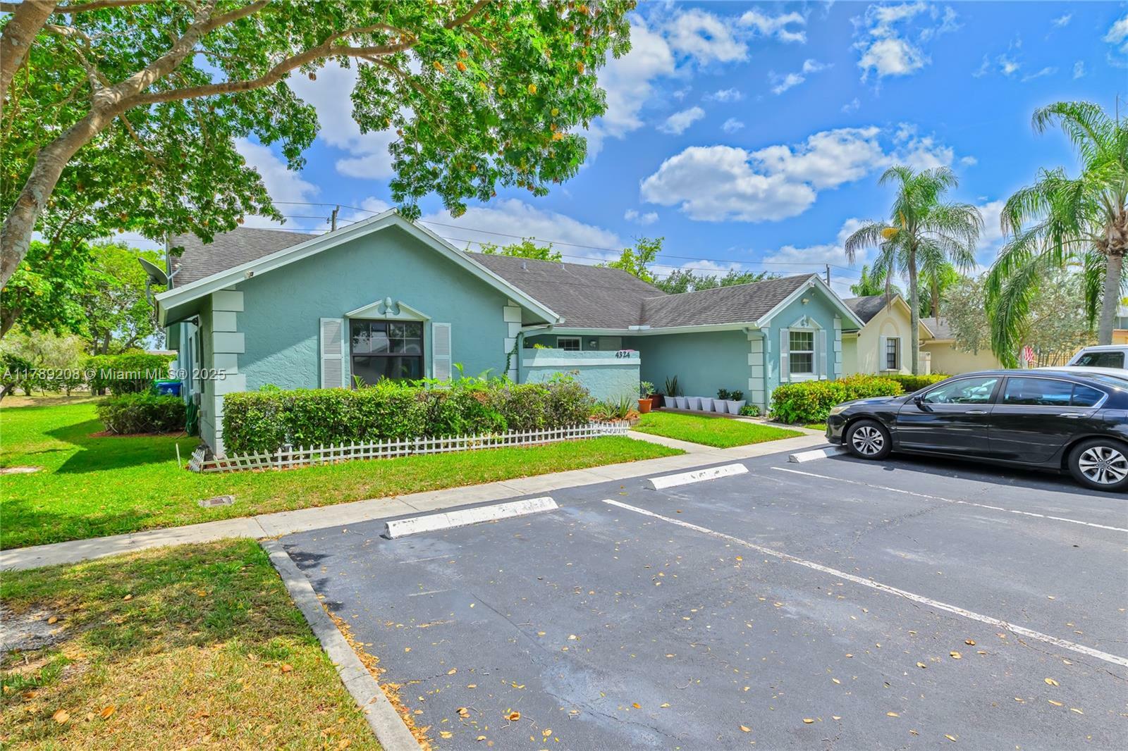 Property Photo: 4332 NW 120th Ln FL 33323