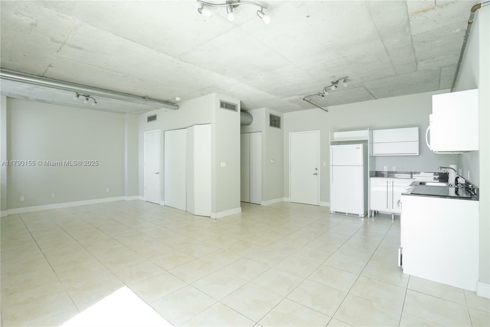 Property Photo: 690 SW 1st Ct 2032 FL 33130