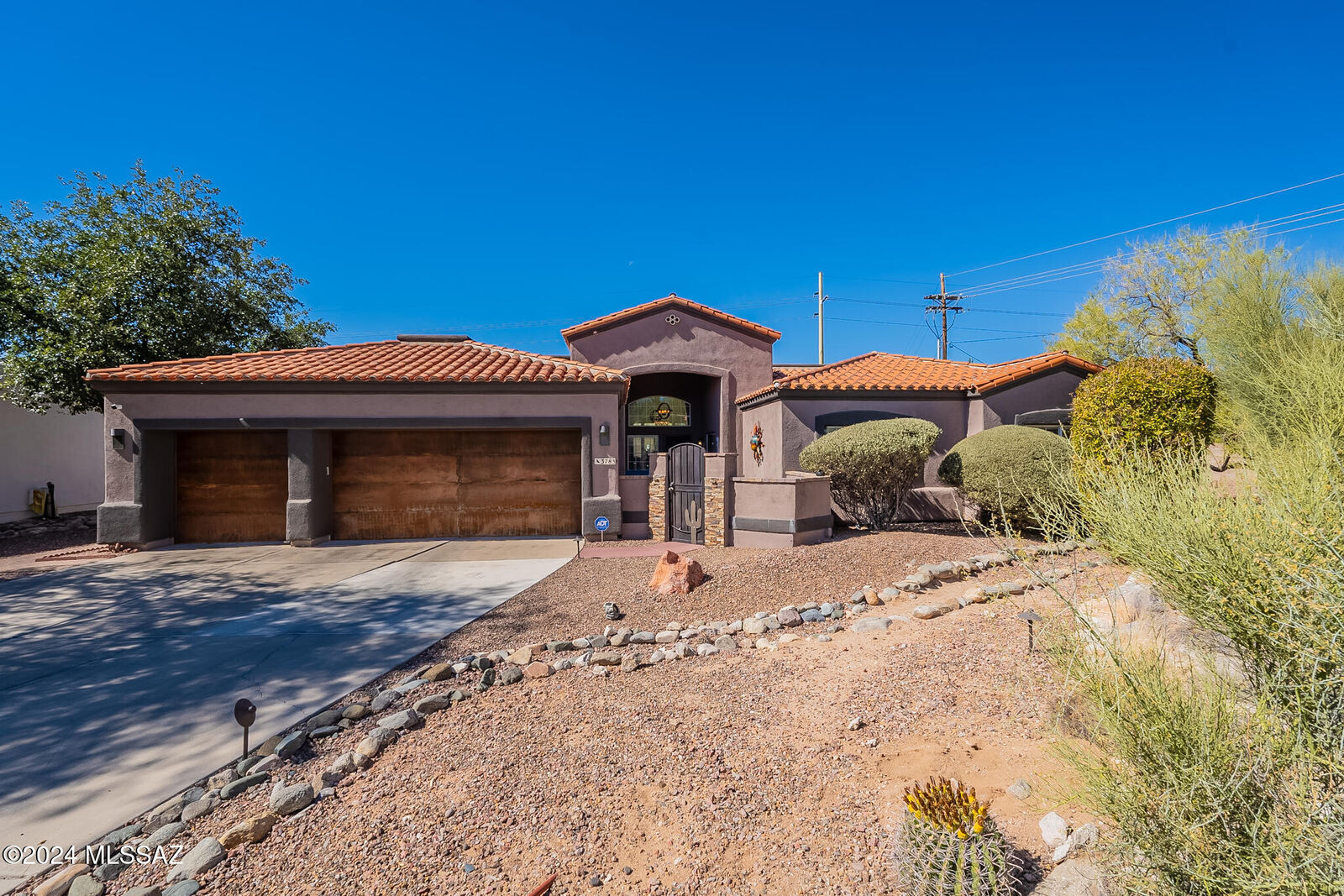 Property Photo: 3783 N Sandrock Place AZ 85750