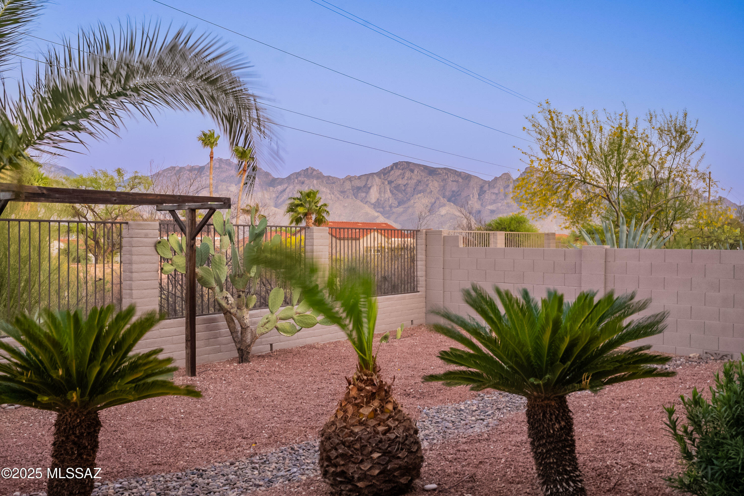 Property Photo: 829 E Hickman Drive AZ 85737