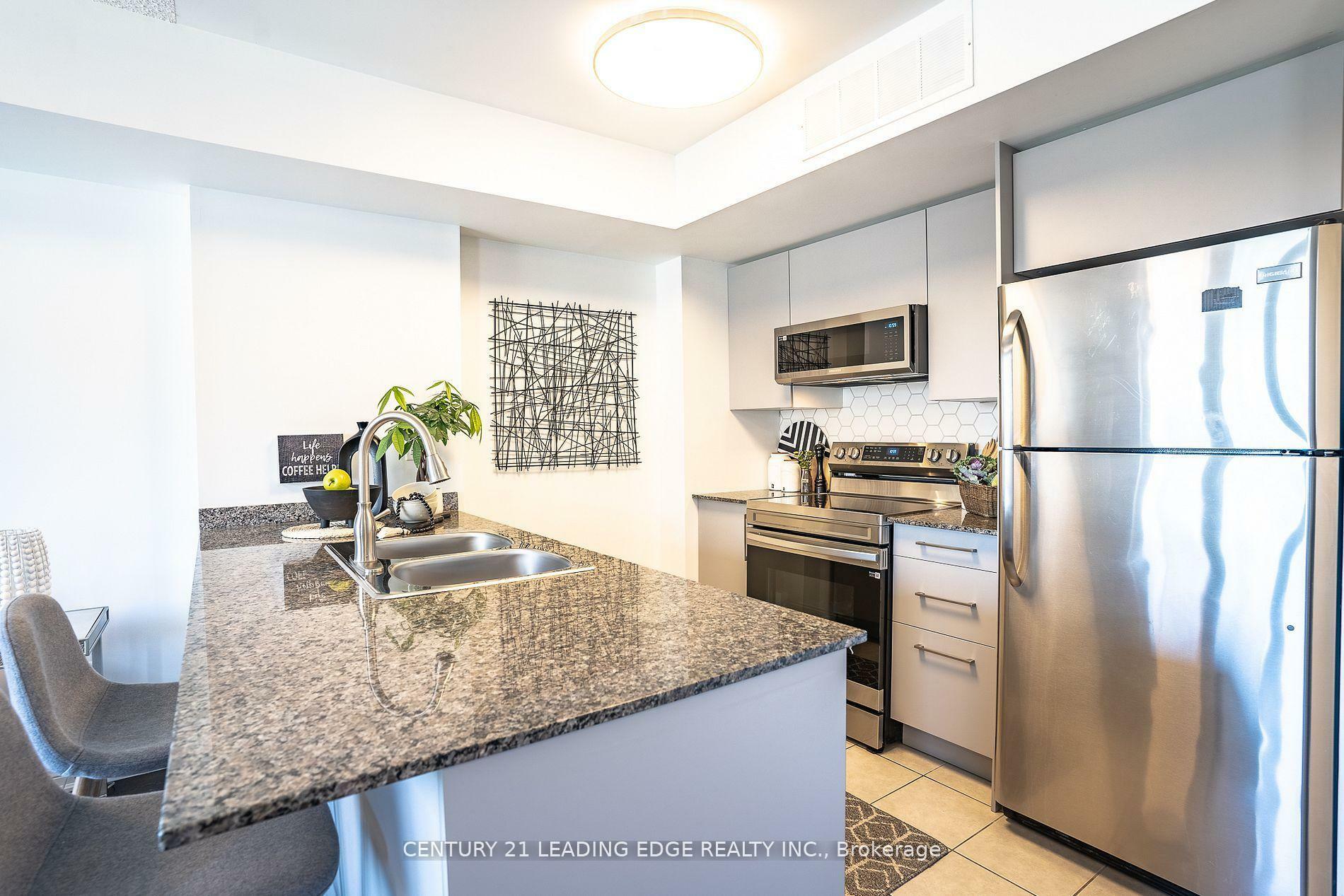 Photo de la propriété: 15 Foundry Avenue 202 ON M6H 4H2