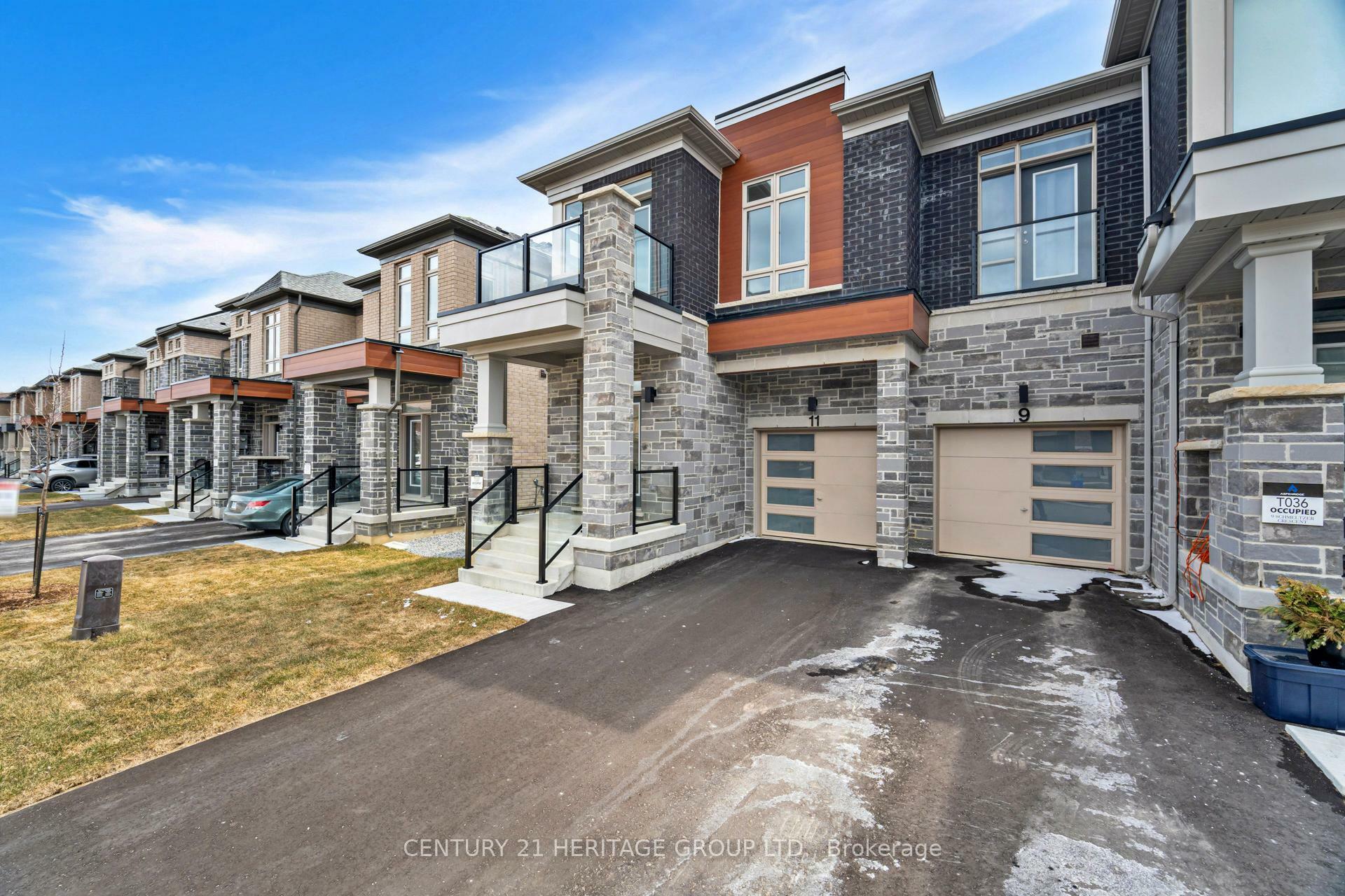Photo de la propriété: 11 Schmeltzer Crescent ON L4E 1K7