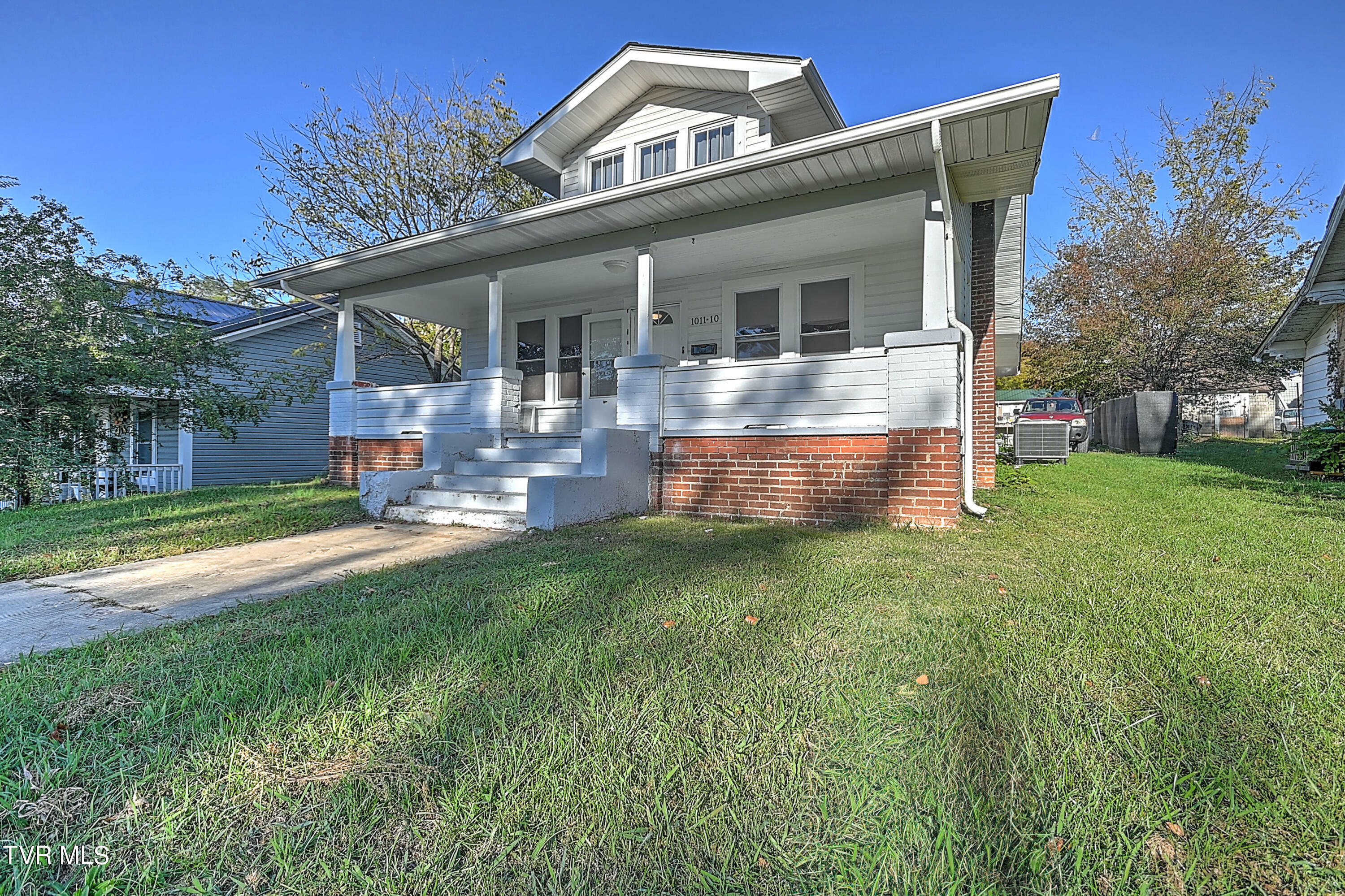Property Photo: 1011 East Unaka Avenue TN 37601