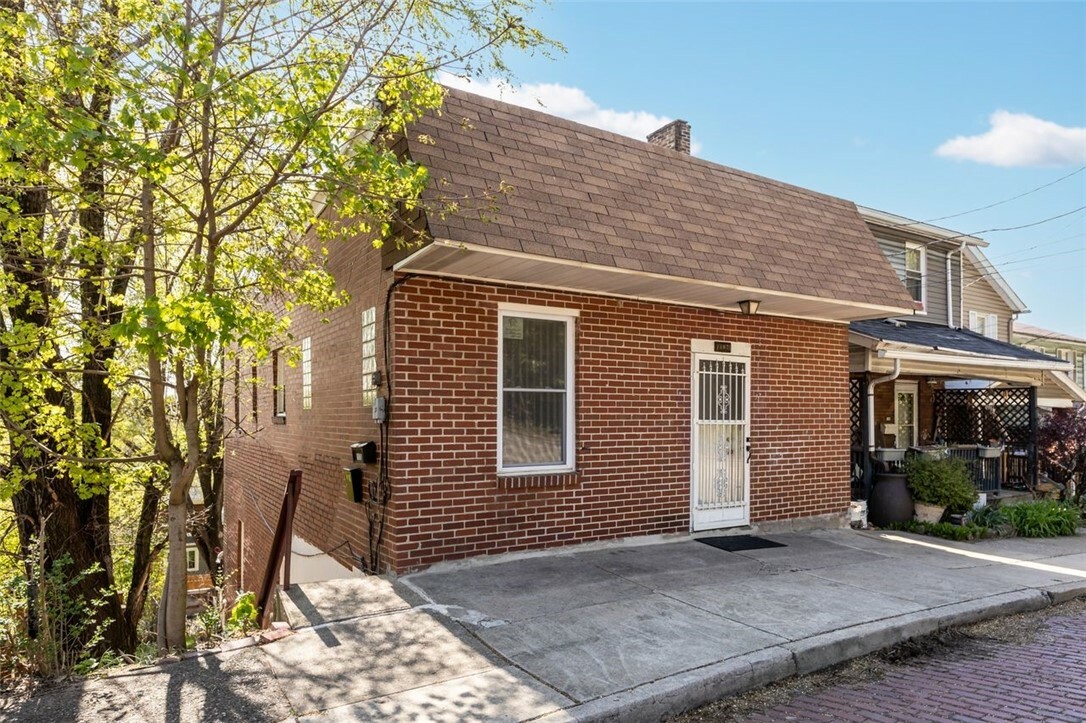 Property Photo: 107 Overbrook Blvd PA 15210
