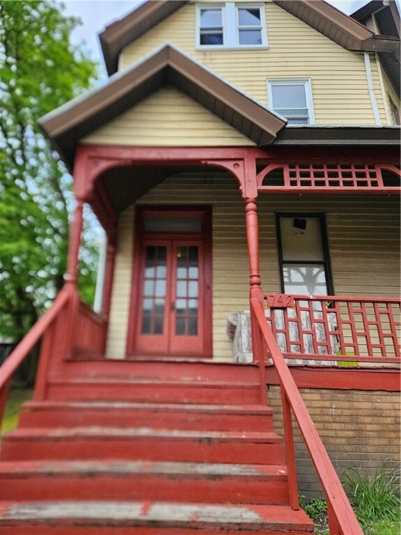 Property Photo: 742 Chartiers Ave PA 15136
