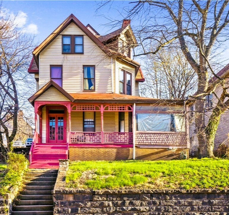 Property Photo: 742 Chartiers Ave PA 15136