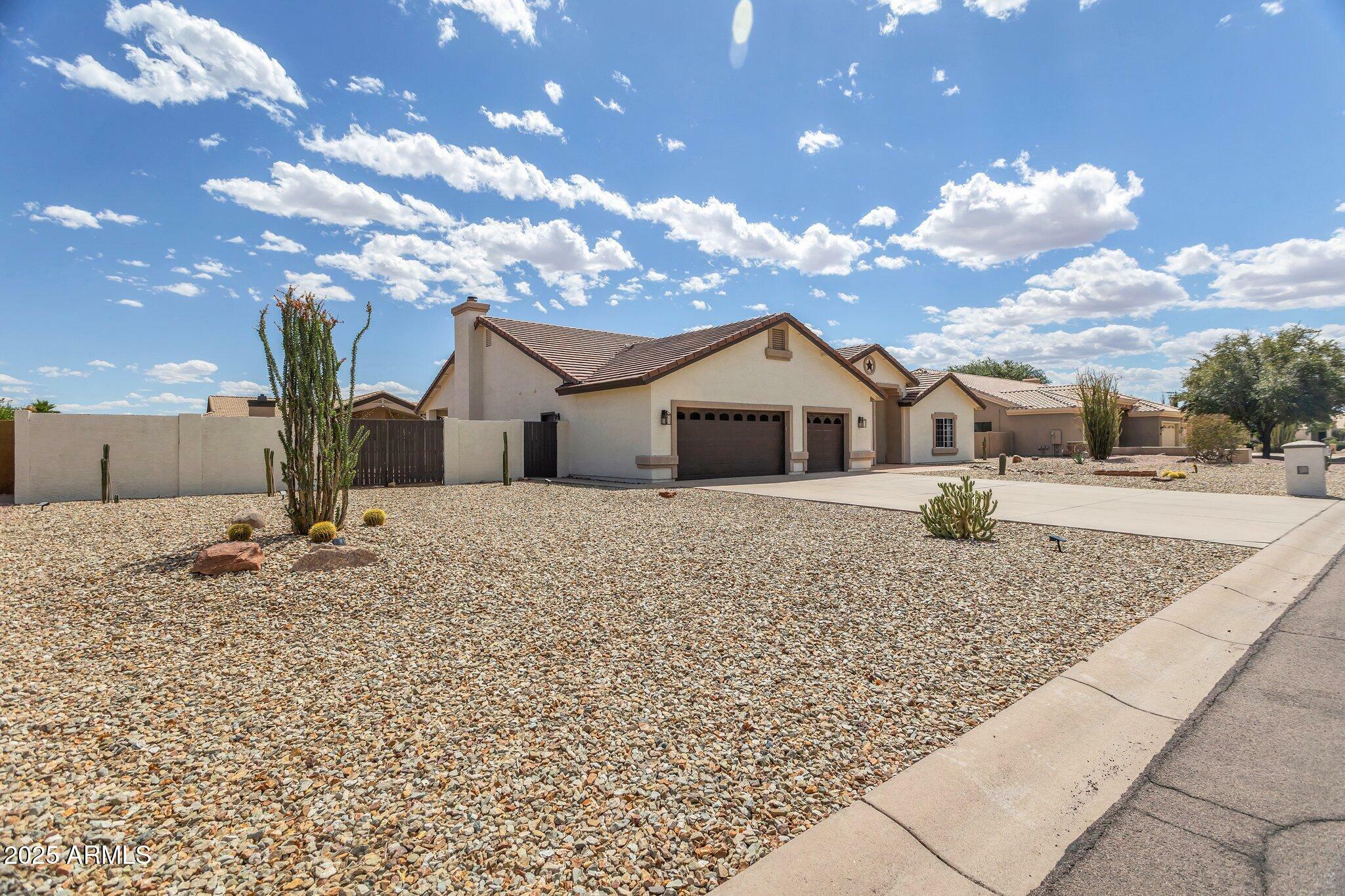 Property Photo: 8207 W Planada Lane AZ 85383