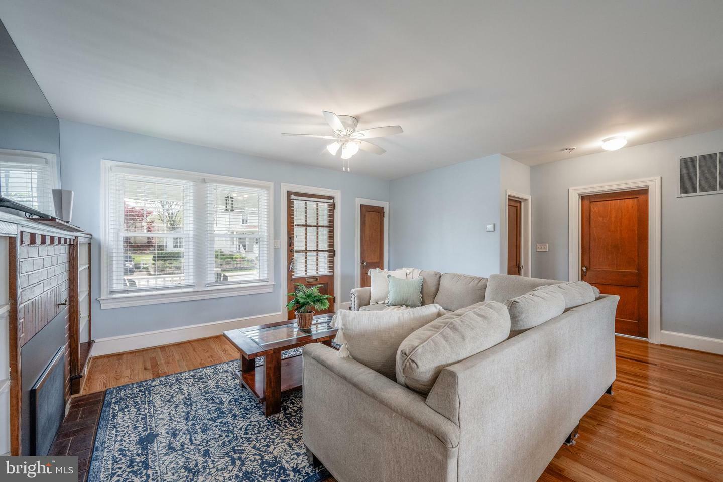 Property Photo: 320 E Monroe Avenue VA 22301