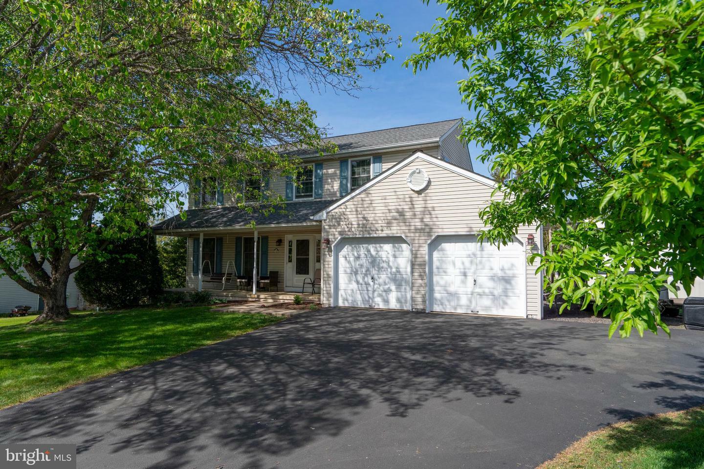 Property Photo: 1069 E 2nd Street PA 18076