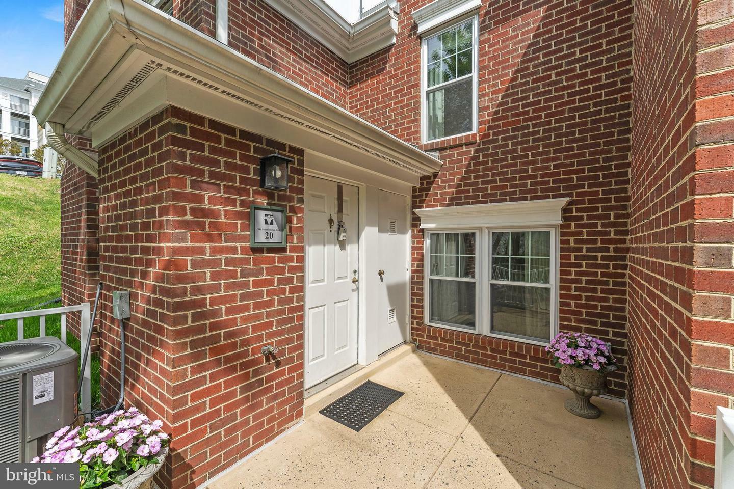 Property Photo: 1641 International Drive Th-20 VA 22102