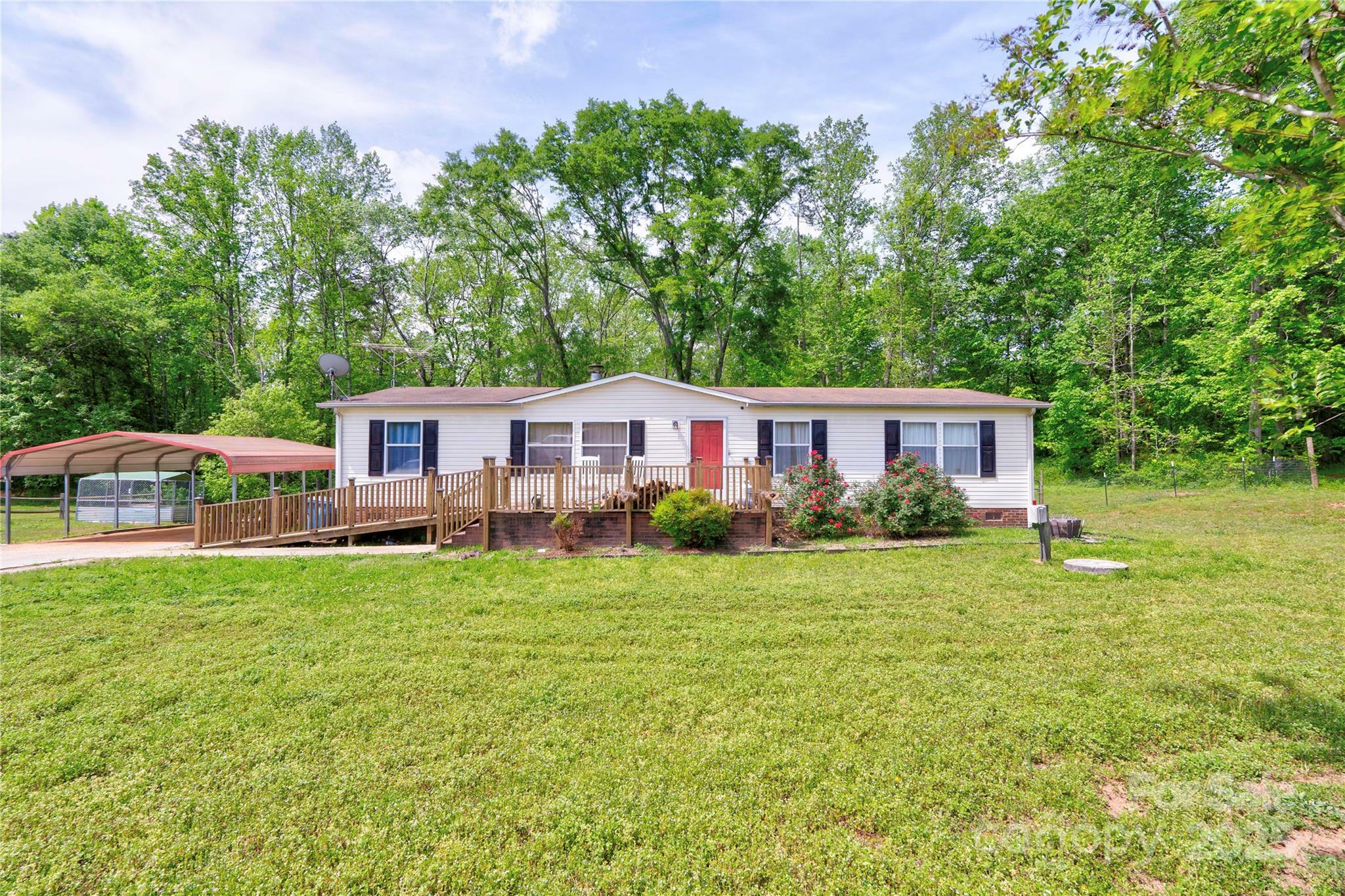 Property Photo: 1708 River Hill Drive NC 28152