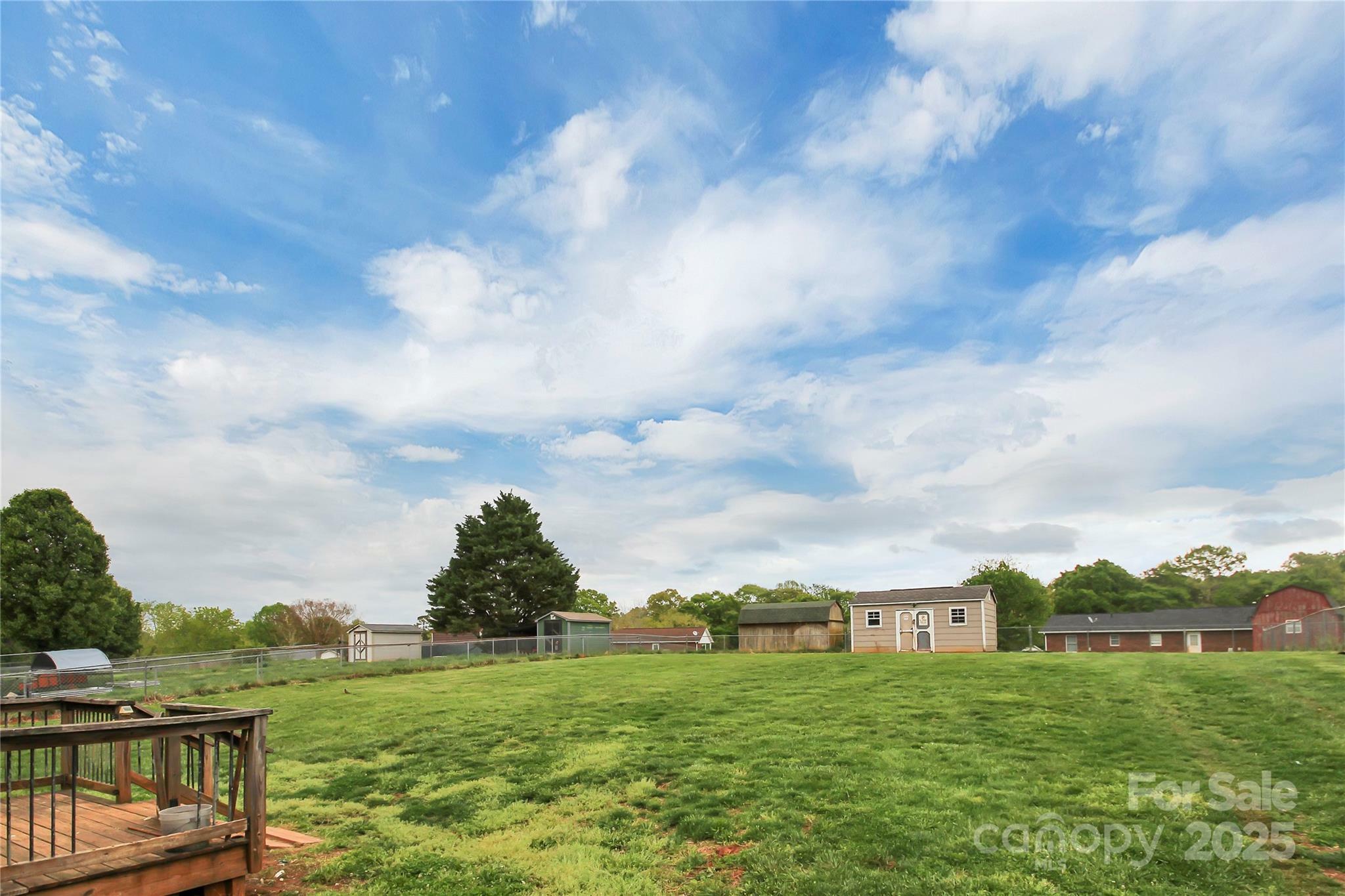 Property Photo: 114 Southglenn Drive NC 28152