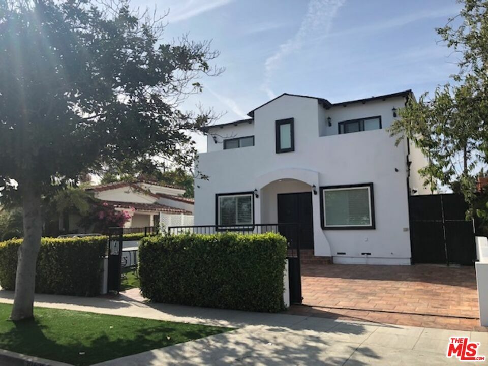 Property Photo: 10521 Almayo Ave CA 90064