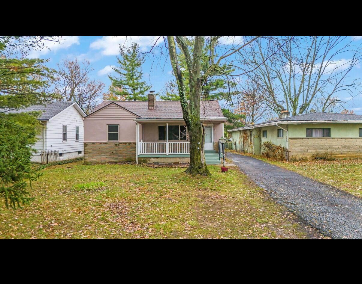 Property Photo: 1751 E Cooke Road OH 43224