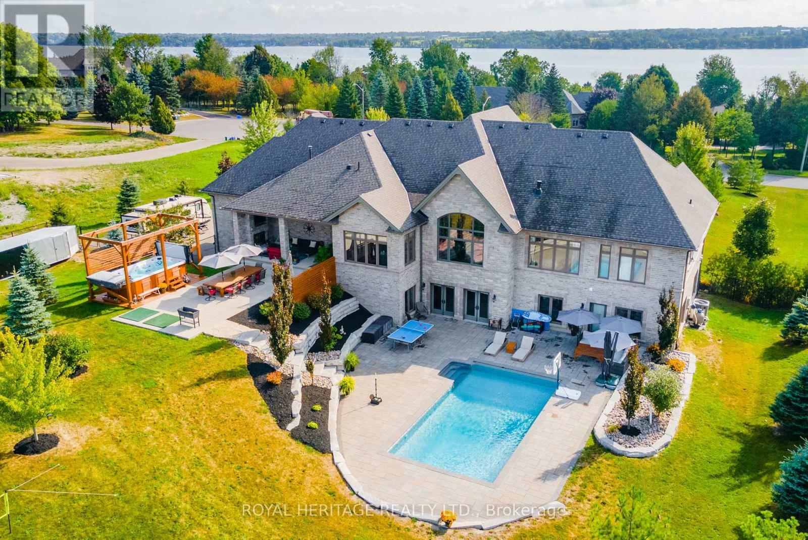 Photo de la propriété: 111 Cawkers Cove Road ON L9L 1R6