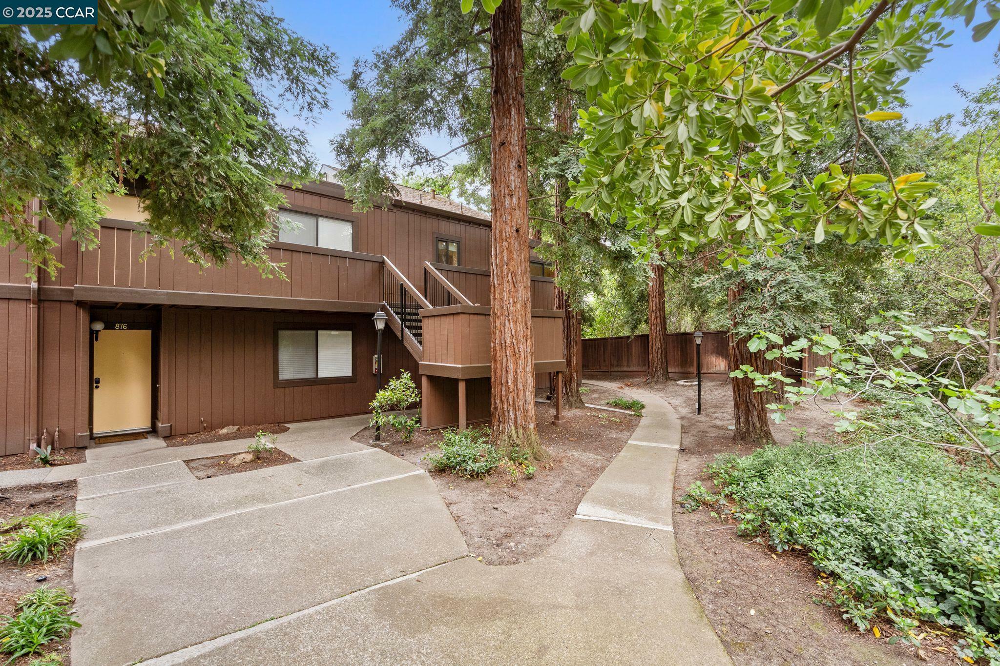 Property Photo: 879 Camelback Pl CA 94523