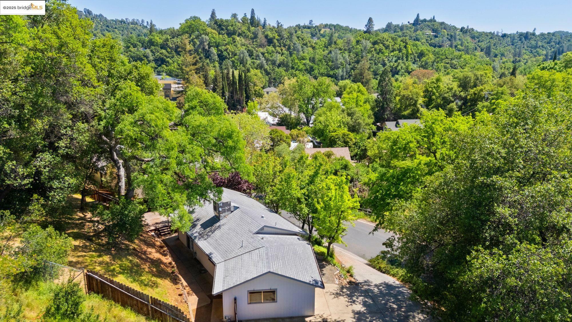 Property Photo: 155 Oak St CA 95370