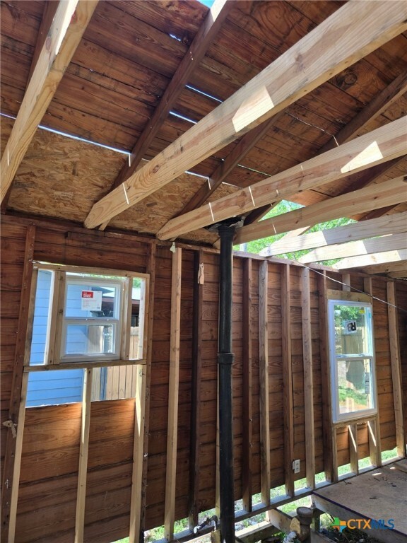 Property Photo: 618 S Saunders Street TX 78155