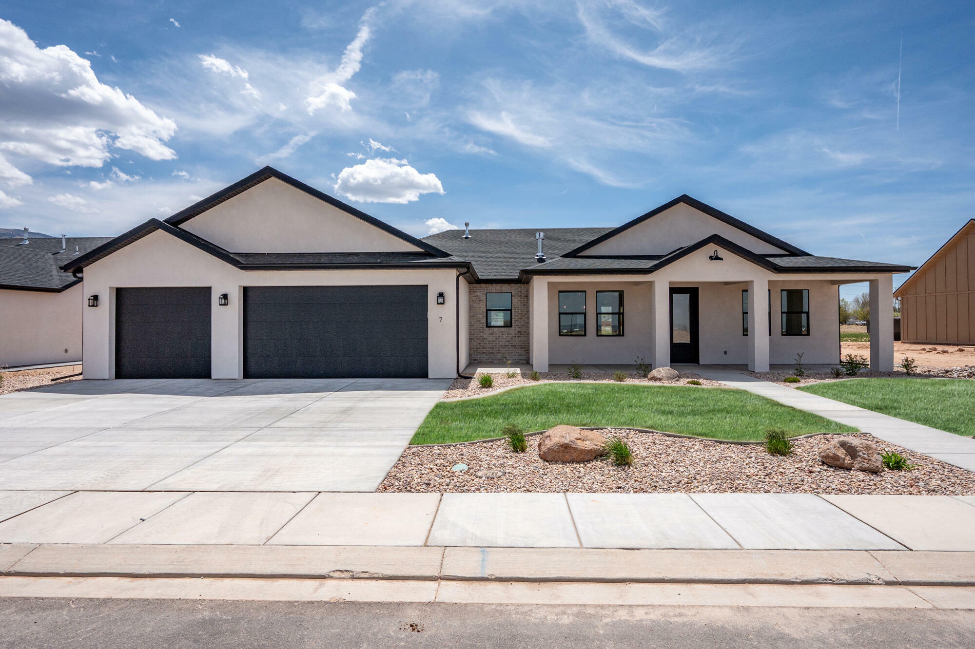 Property Photo: 974 E Winchester Dr UT 84721