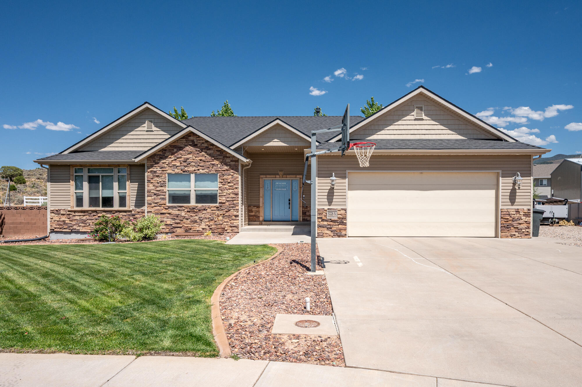 Property Photo: 5228 N Woodland Pointe Cir UT 84721