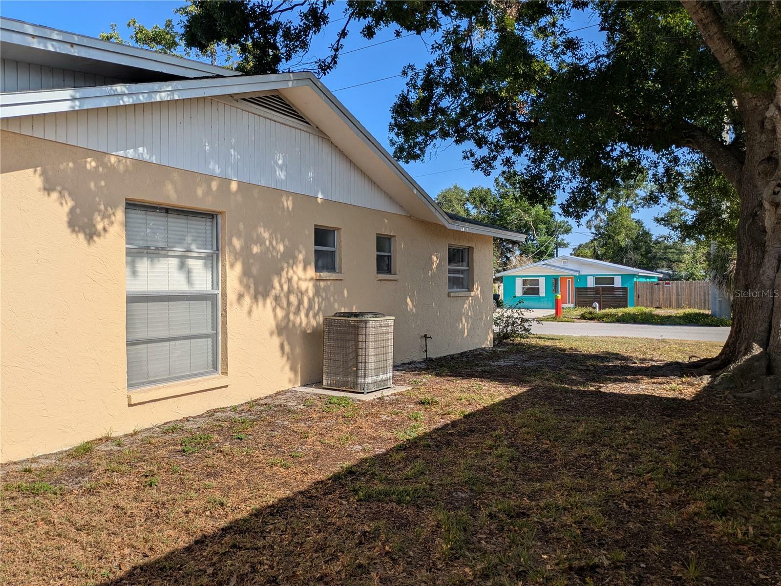 Property Photo: 2802 Jamaica Street FL 34231