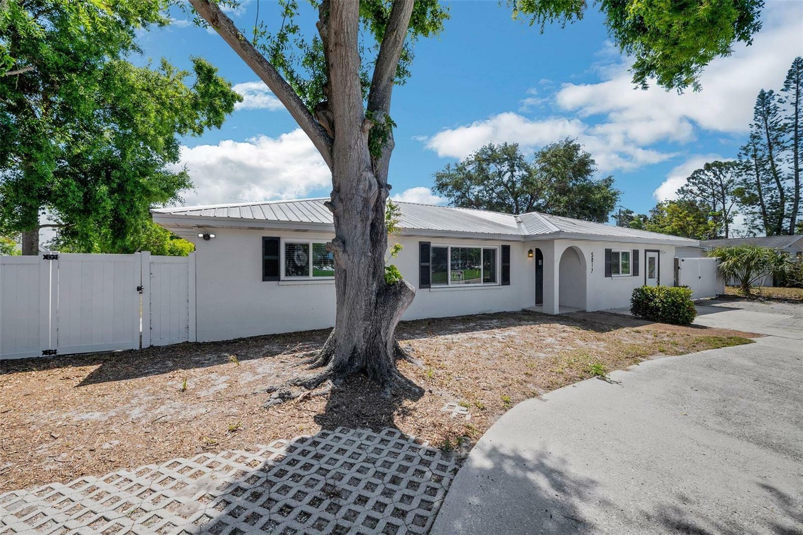 Property Photo: 5817 26th Street W FL 34207