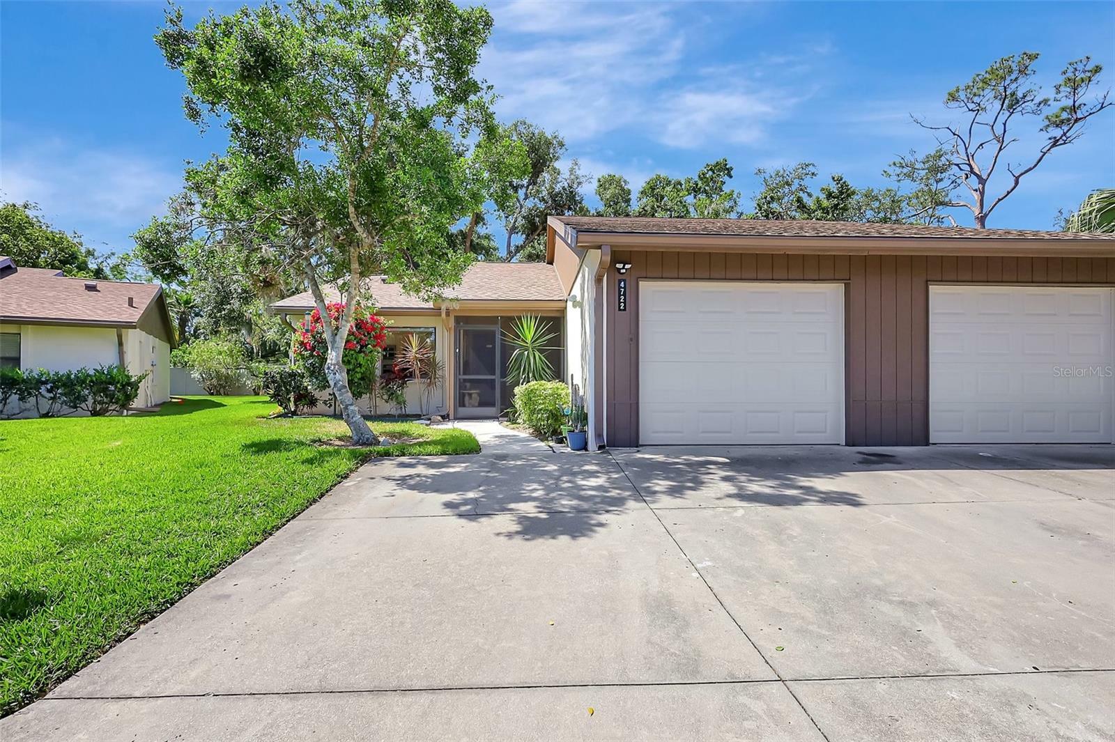 Property Photo: 4722 Oak Hill Lane 44 FL 34232