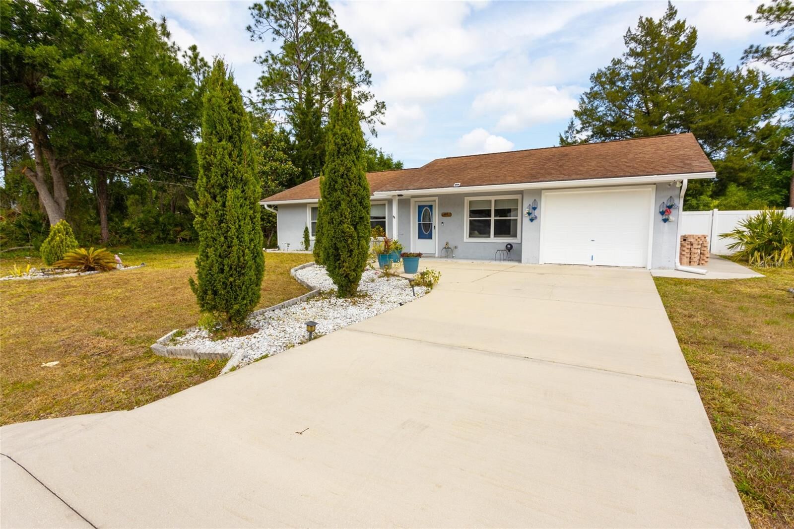 Property Photo: 44 Zephyr Lily Trail FL 32164