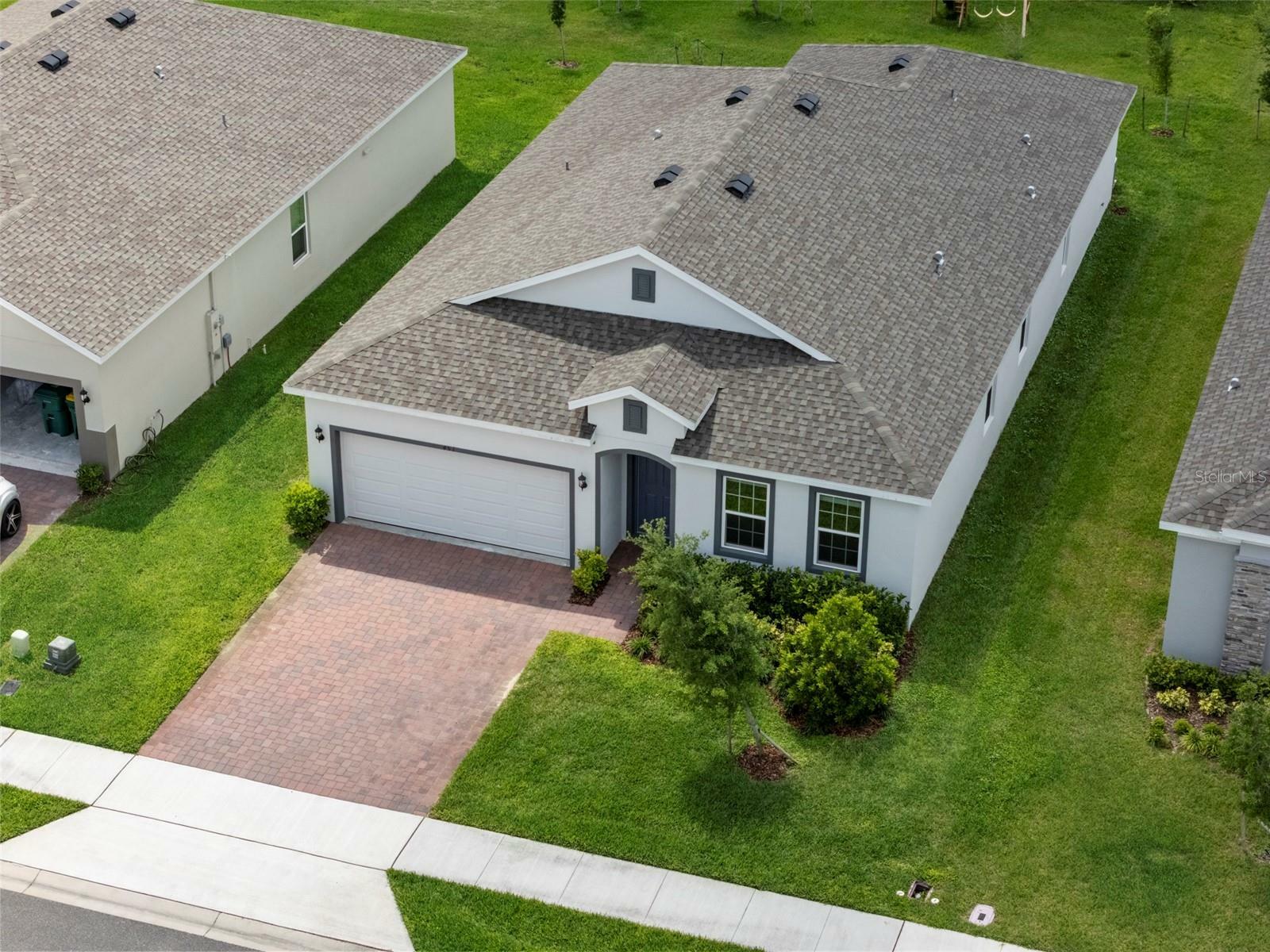 Property Photo: 451 Shadow Gorge Way FL 32736