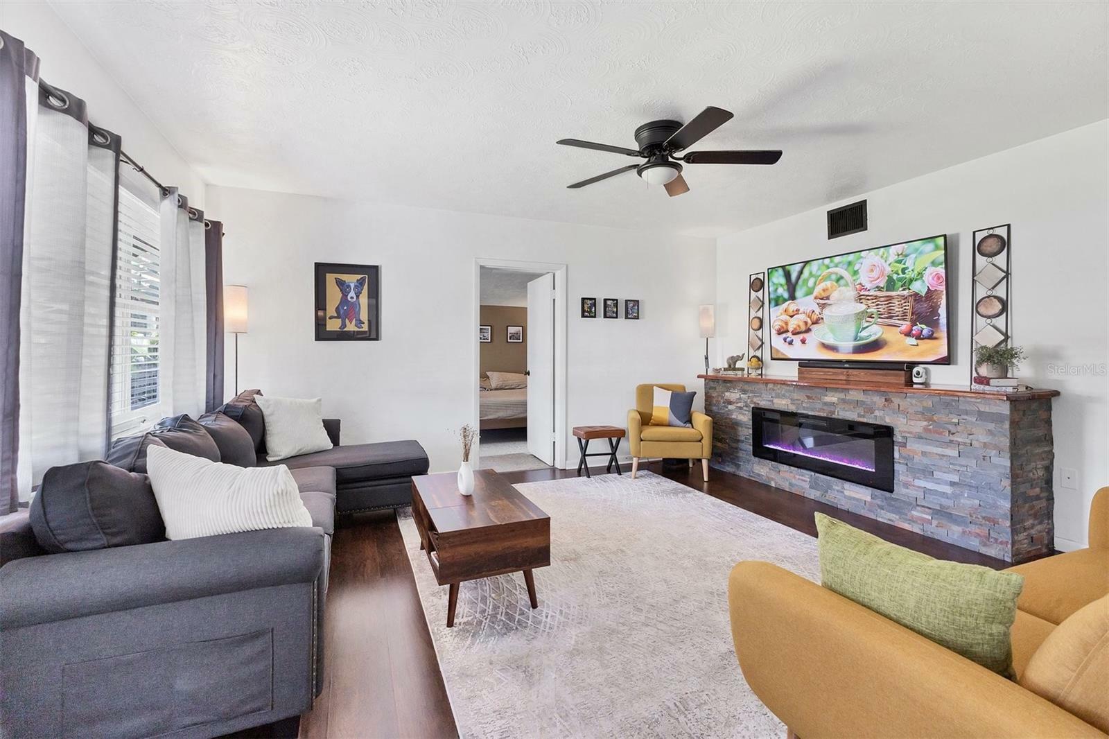 Property Photo: 6013 Murdock Avenue FL 34231