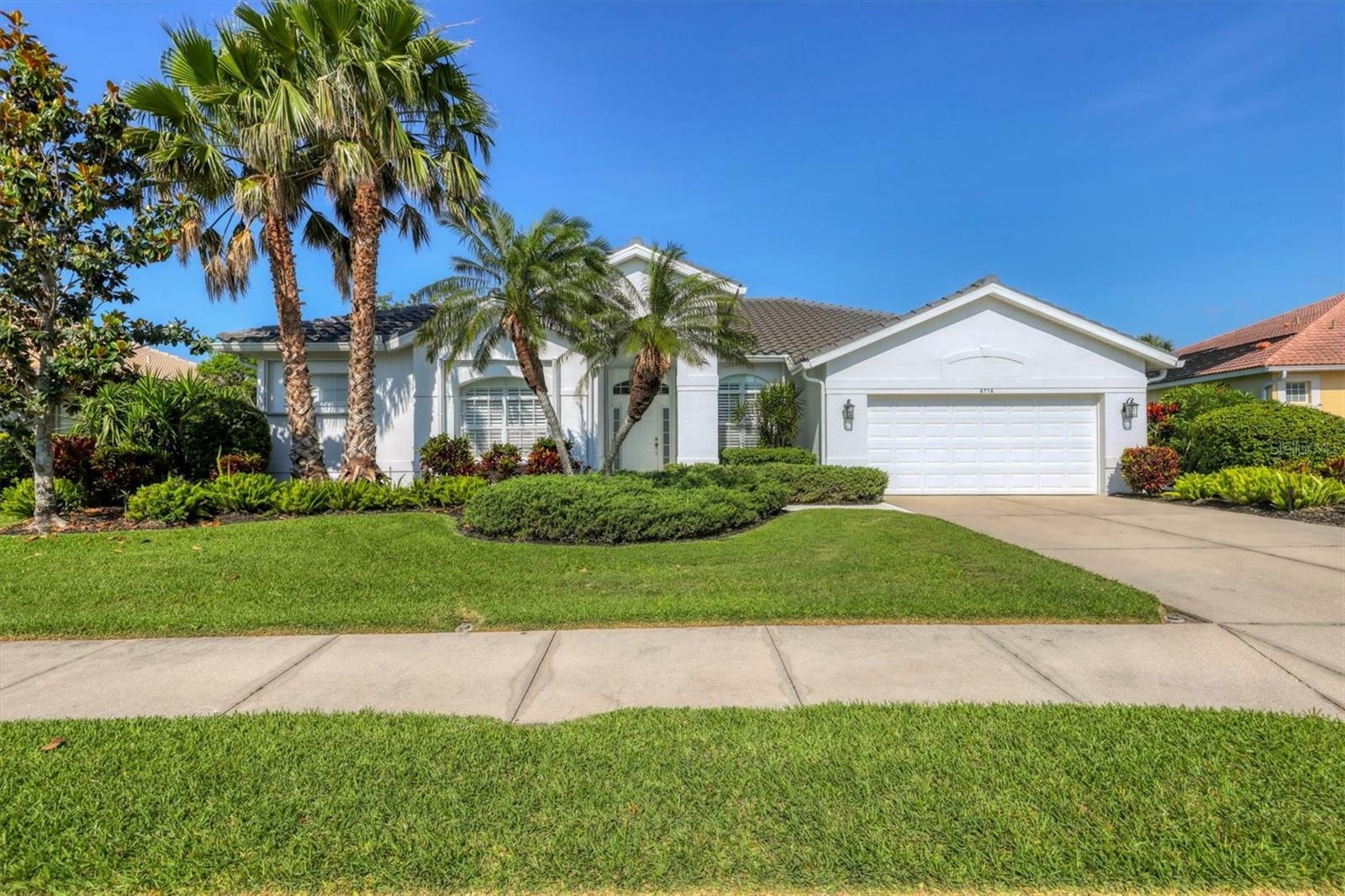 Property Photo: 8718 Grey Oaks Avenue FL 34238