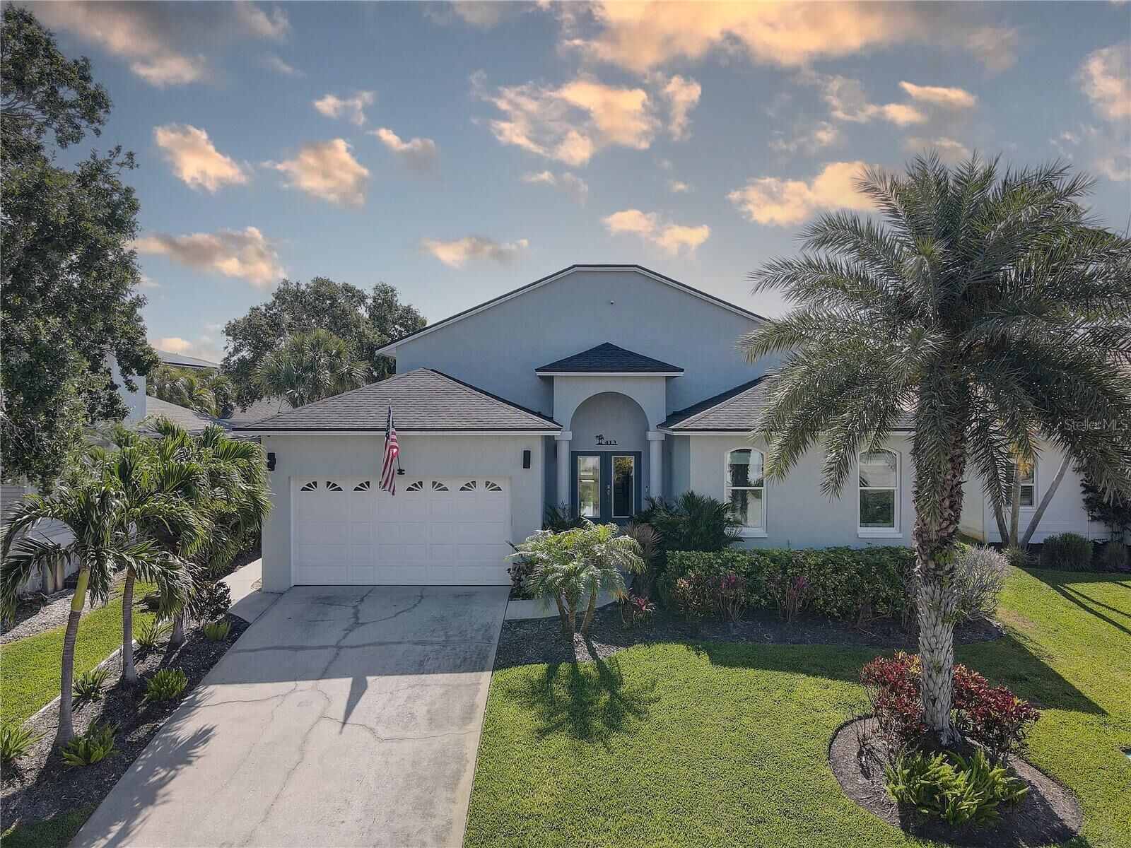 Property Photo: 413 8th Avenue N FL 33715
