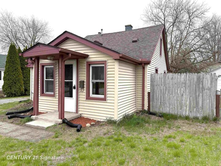 204 Oxford Street  Bay City MI 48708 photo