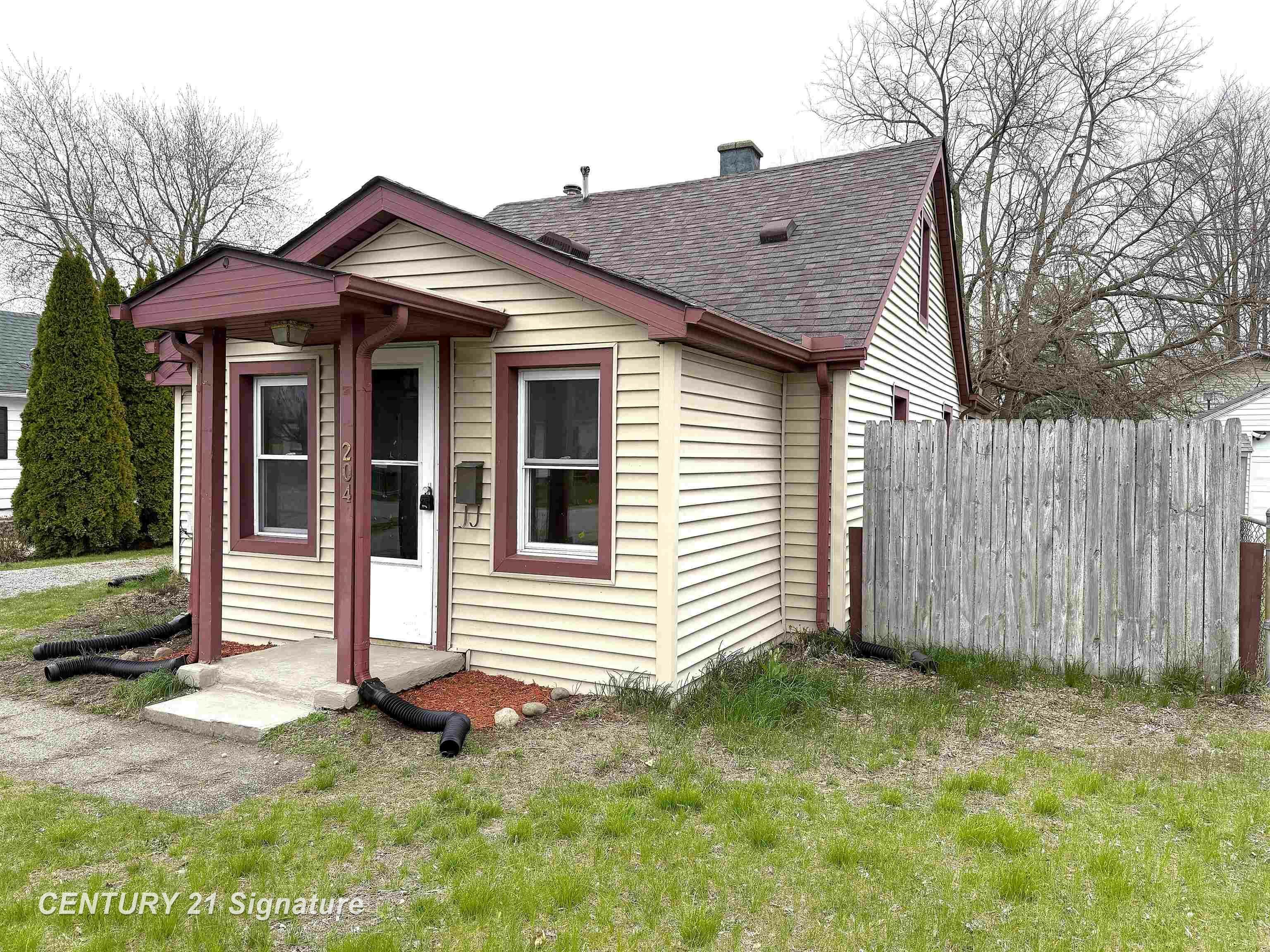 Property Photo: 204 Oxford Street MI 48708