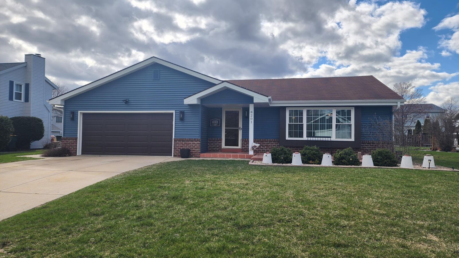 Property Photo:  8201 S Lauree Ln  WI 53154 
