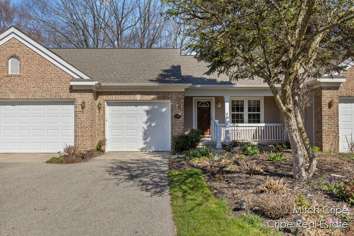 5923 W Lyn Haven Drive SE  Kentwood MI 49512 photo