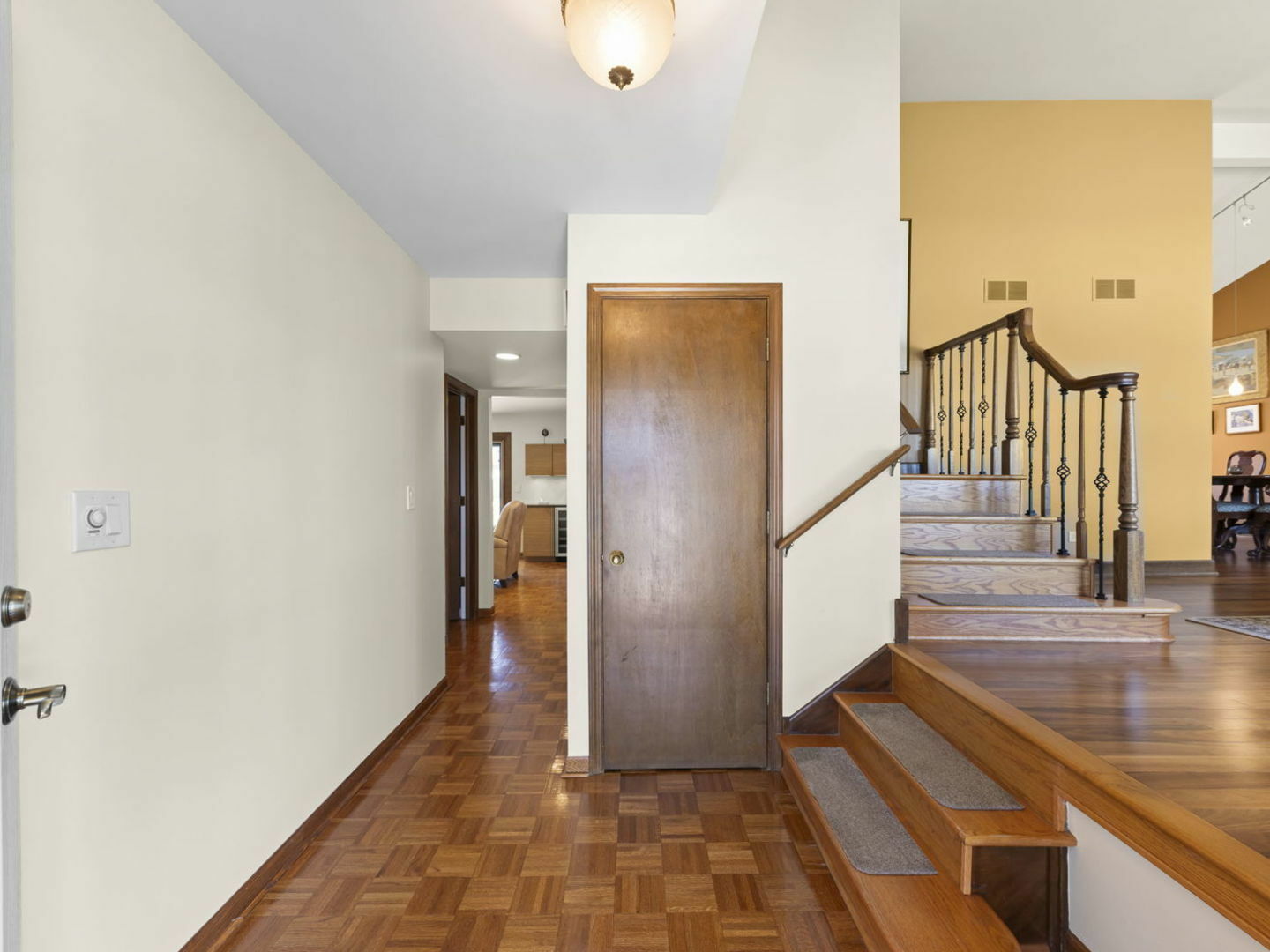 Property Photo: 1221 N Hickory Trail IL 60101