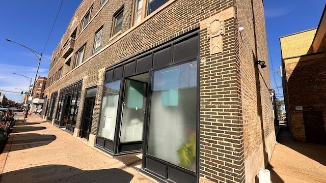 Property Photo: 1338 W Irving Park Road 1 IL 60613