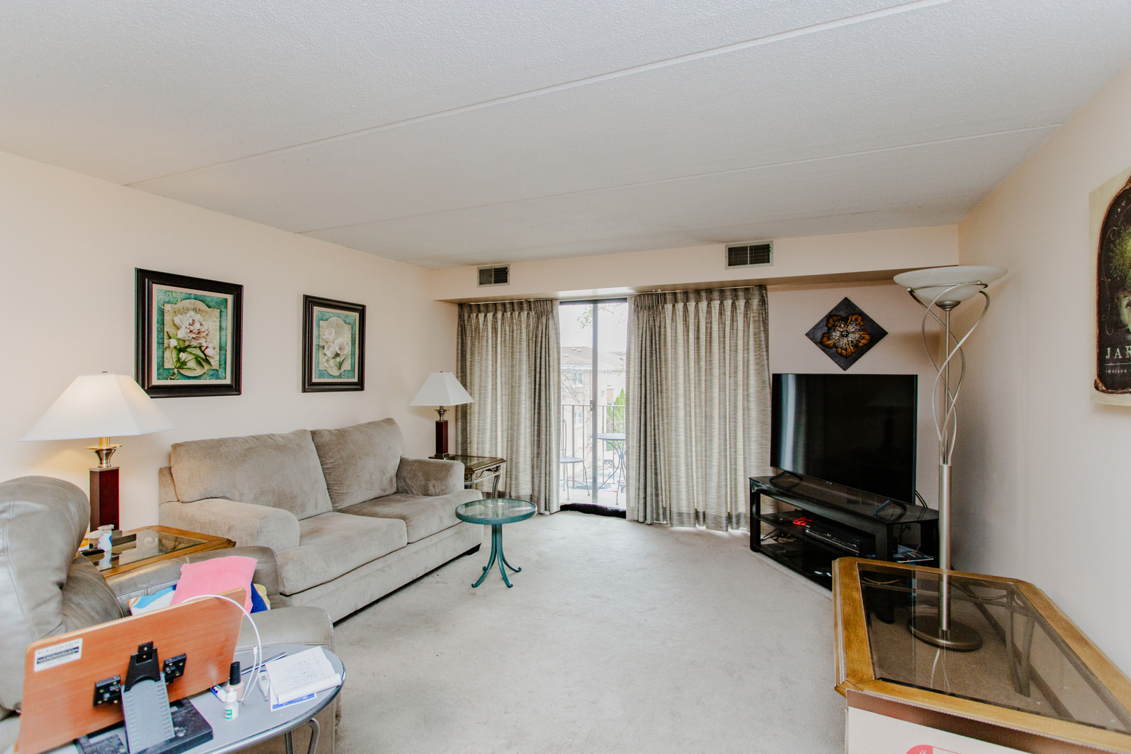 Property Photo: 7100 W Cullom Avenue 212 IL 60706