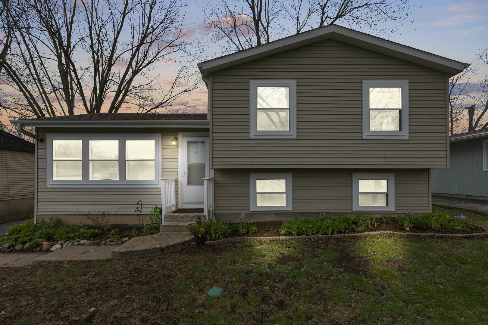 Property Photo: 1903 Highview Avenue IL 60050