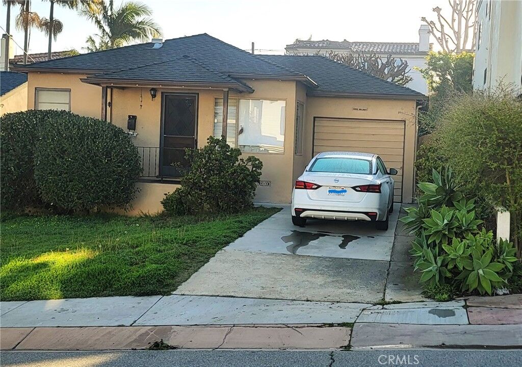 Property Photo: 2300 Walnut Avenue CA 90266