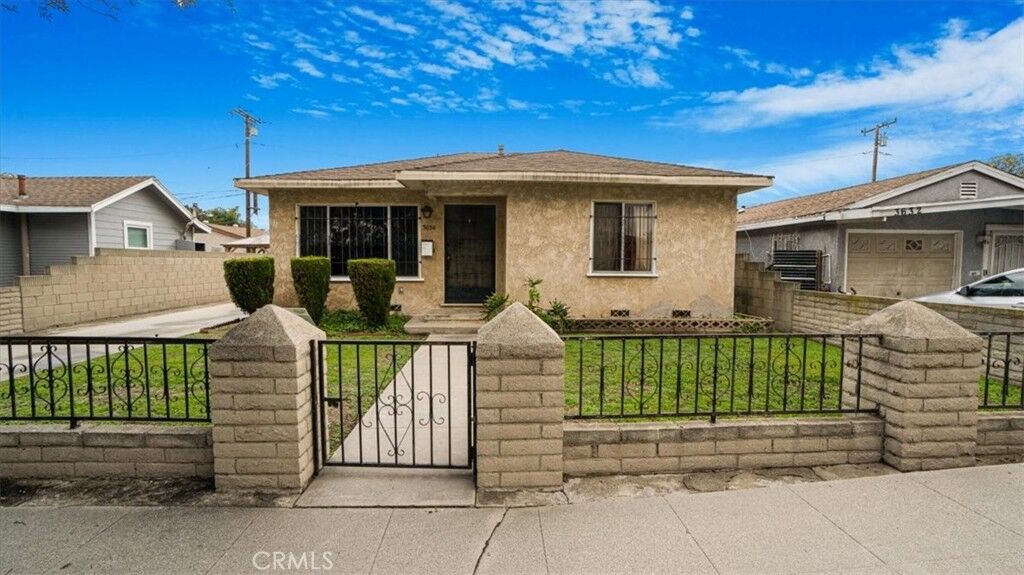 Property Photo: 3634 Caspian Avenue CA 90810