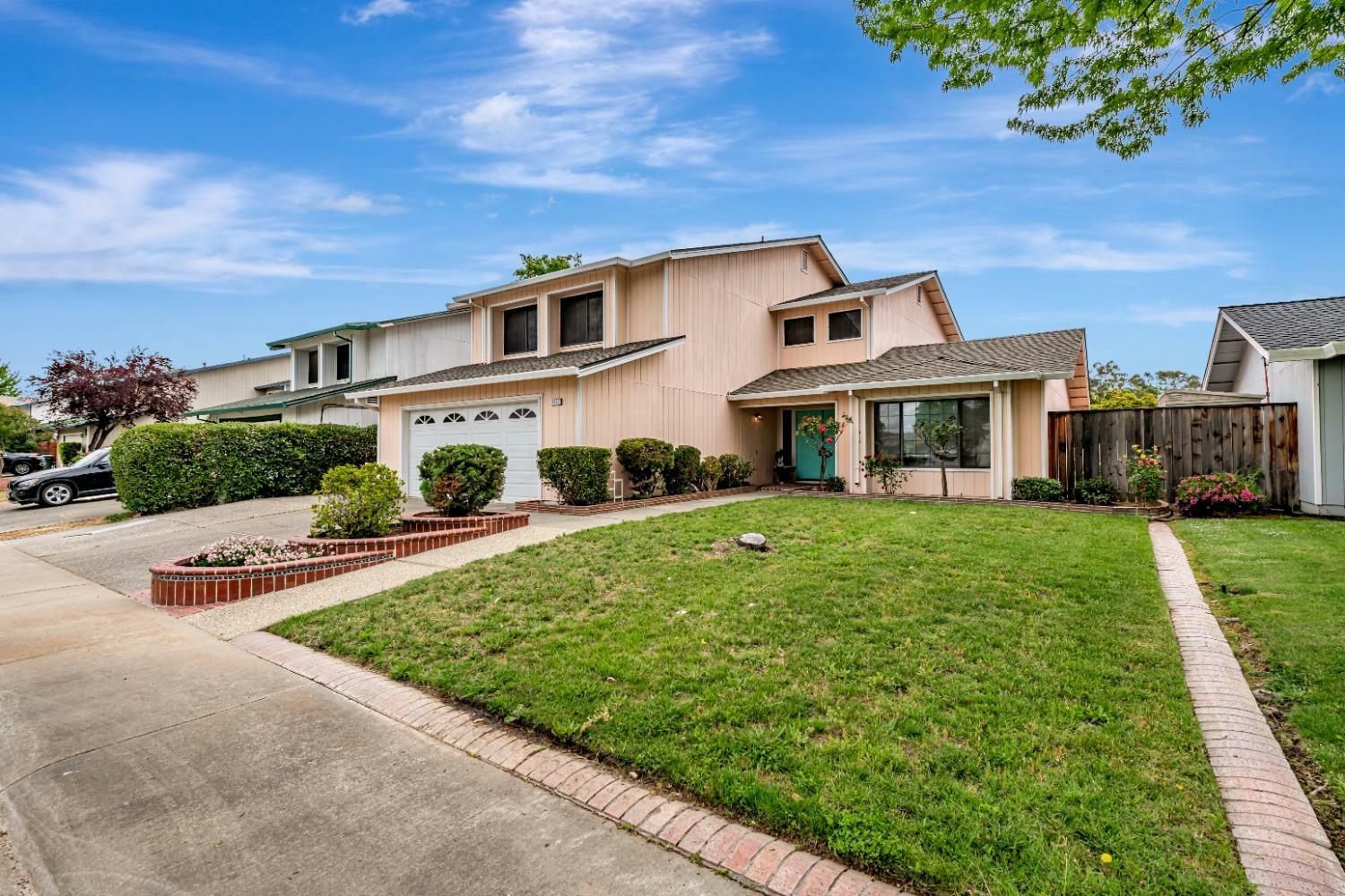 Property Photo: 8863 Liscarney Way CA 95828