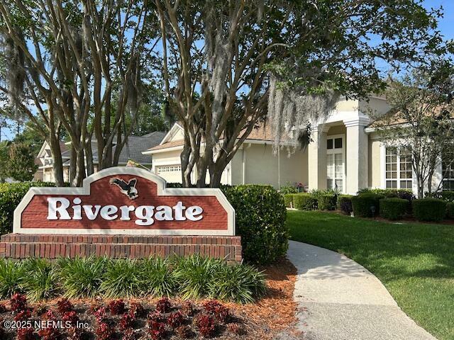 Property Photo: 1695 Waters Edge Drive FL 32003