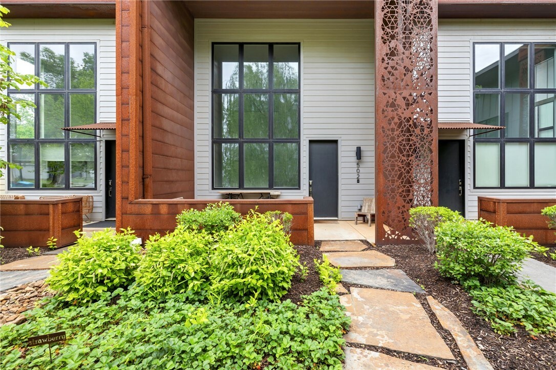 Property Photo: 502 SE Tourmaline Mews AR 72712