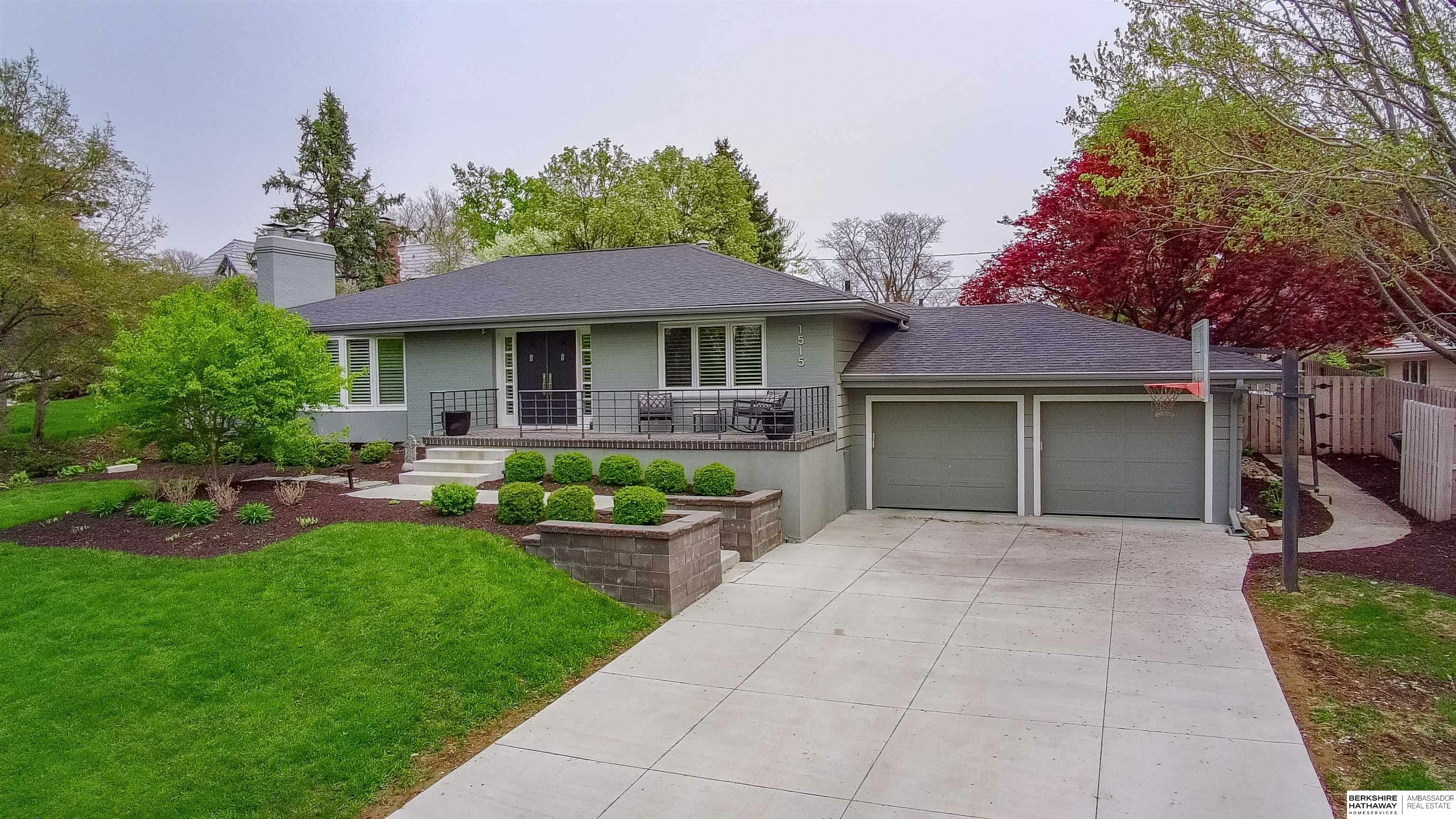 Property Photo: 1515 S 91st Avenue NE 68124