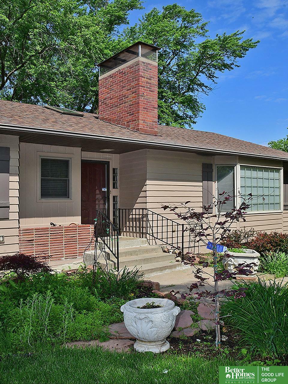 Property Photo: 600 Ridgewood Avenue NE 68114